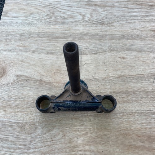 Triumph bottom fork - bottom, yoke