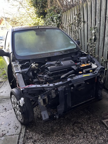 Breaking loads left - breaking, nissan