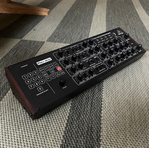 Behringer pro 800 desktop - behringer,