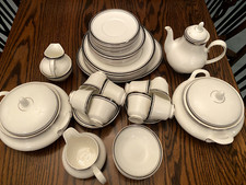 Royal Doulton Sarabane bone china dinner service