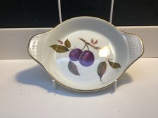ROYAL WORCESTER EVESHAM ENTREE DISH WITH HANDLES