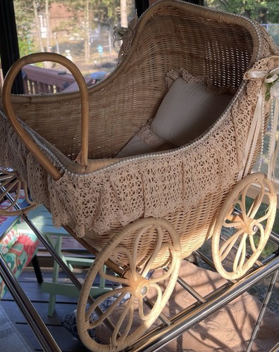 Vintage lace wicker baby - wicker,