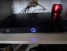 Sky Q Box ES130 Includes
