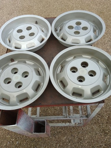 Tr7 wheel trims hub - tr7,