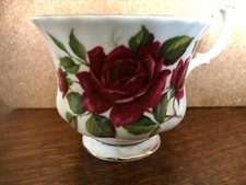 Royal Albert - Dark Red Rose -