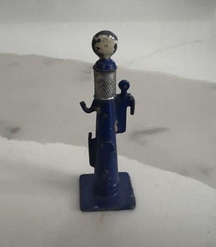 Dinky toys blue petrol pump - ,