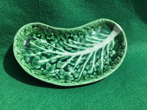 Cabbage leaf majolica - majolica, dish