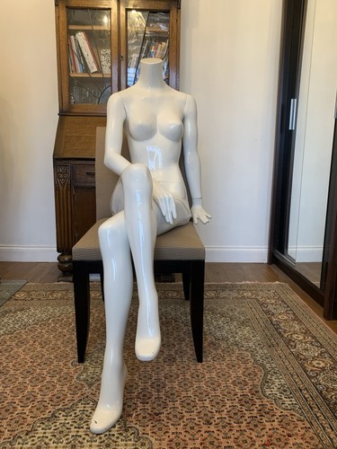 Seated female mannequin - mannequin, full