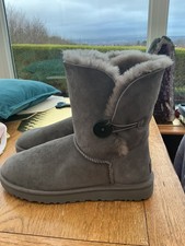LOVELY UGG BAILEY BUTTON BOOTS