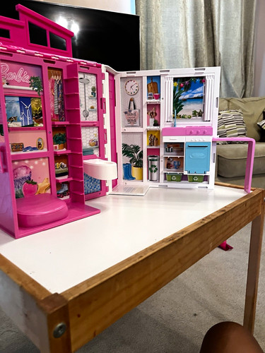 Barbie fold out doll - fold-out, house
