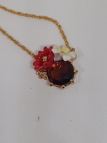 Les nereides red - red, stone