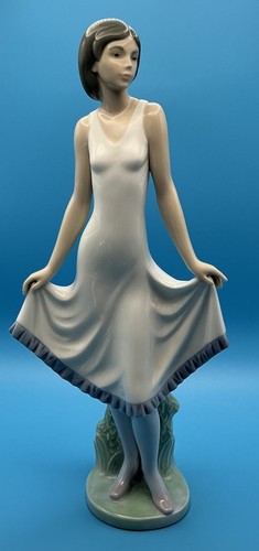 Large nao lladro - by, 1995