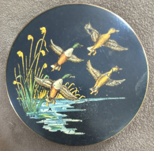 Stratton vintage round compact - stratton,