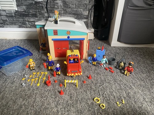 Fireman sam fire station - fireman,