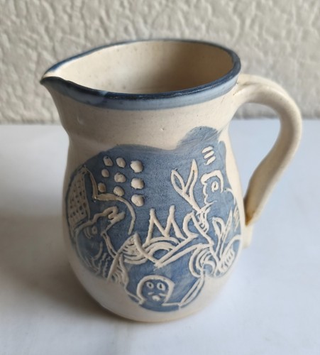 Small blue white - white, studio