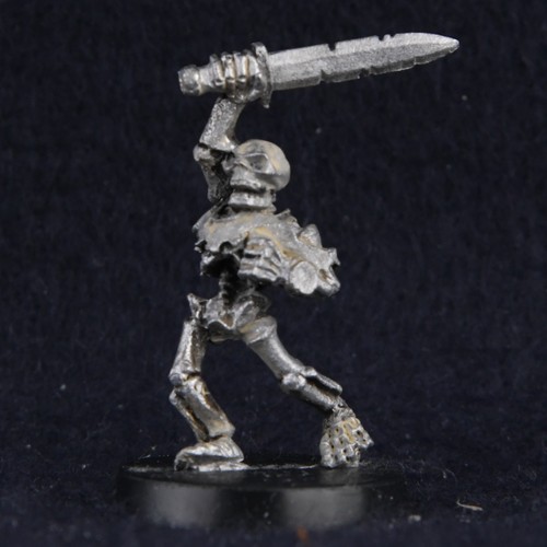 Skeleton sword shield mm50 - skeleton,