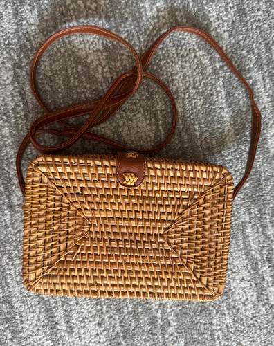 Handwoven rattan square - handwoven,