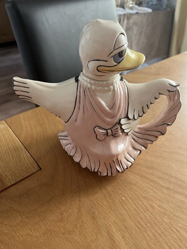 Dancing waltzing ducks family - dancing,