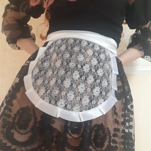 Small white lace apron pinny