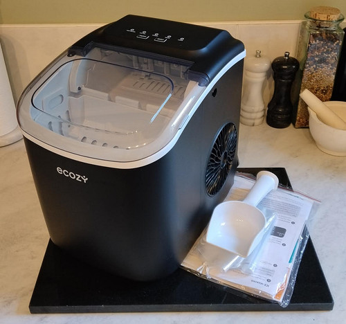 Ice cube maker - cube, machine