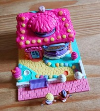Vintage Polly Pocket Strawberry Variant Icecream Parlour 1995 99% Complete Rare.