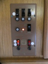 Caravan battery charger and power supply, Zig HM4V, 12 + 240v distribution