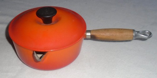 Creuset saucepan with - le,