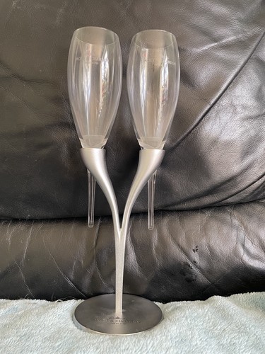 Moet chandon pair of - &,