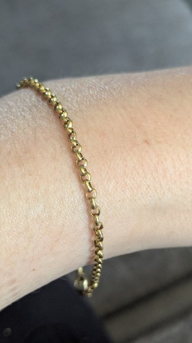 Lovely 18ct hallmarked 750 - lovely,