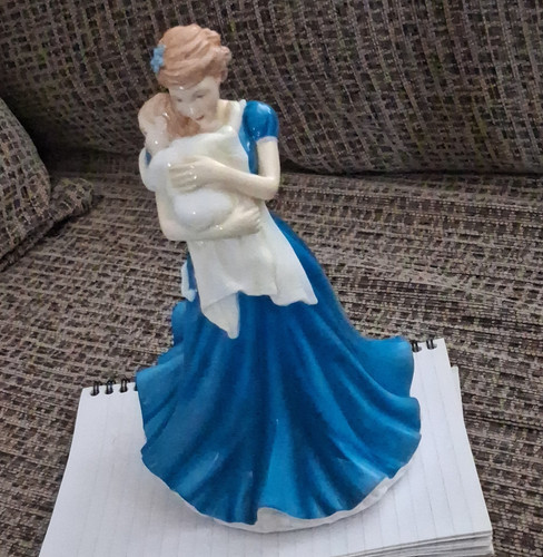 Royal doulton pretty ladies - royal,