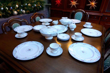 Fine Wedgwood Rosedale Pattern Dinner Service - IDEAL FOR CHRISTMAS.