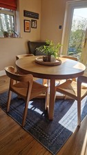 Round extending dining table