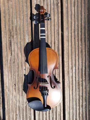Violin size with bow and - size,