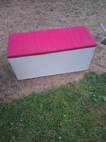 Vintage retro ottoman - retro, blanket