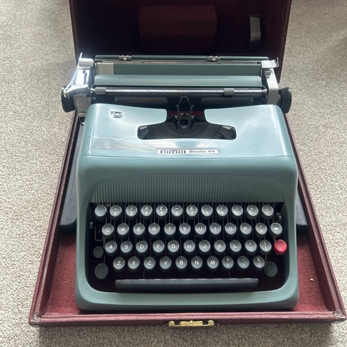 Olivetti studio metal - studio, 44