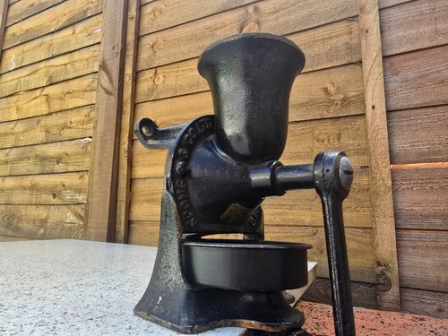 Vintage spong cast iron - &, co