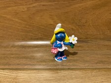 1x Vintage Smurf Figure. Smurfette and Flower 1993.