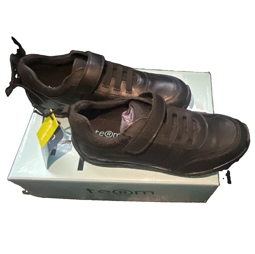 Boy school shoes size 5 - uk,