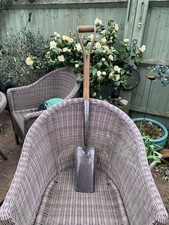 Y handle tree planting spade