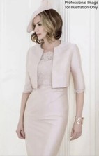 John Charles 25925A, Outfit