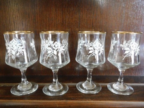 Dema wine glasses - 4, rim