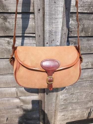 Pre owned leather canvas - &,