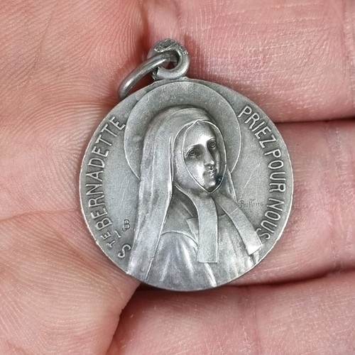 Vintage white metal pendant - metal,
