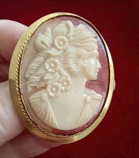 Lovely Vintage Jewellery Gold Tone Brown Cameo Lady Mizpah Brooch