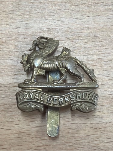 Royal berkshire cap badge - cap,