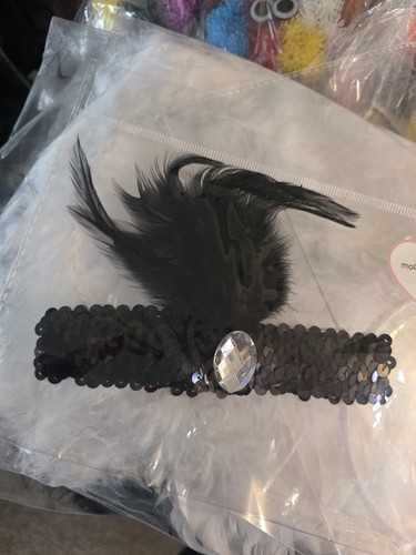 Black sequin feather - black,