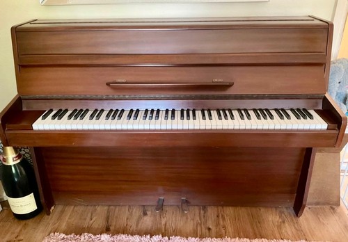 Modern upright piano practical - modern,