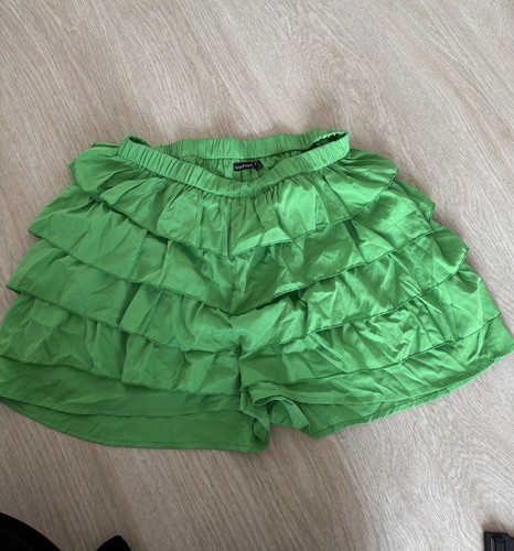 Boohoo size green ruffle - green,