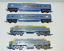 Tri-ang Railways R534 Transcontinental 5007 Diesel Loocomotives and 2 carriages