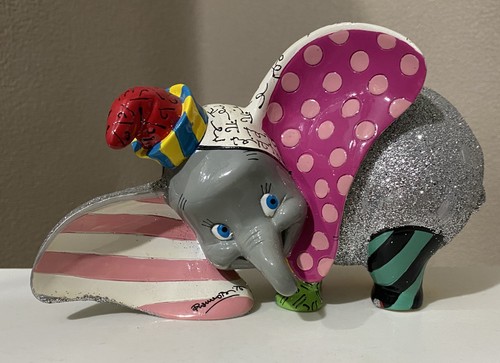 Disney dumbo showcase - disney,